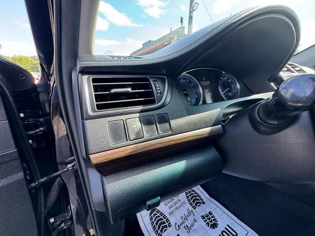 Photo of 2016 Black Toyota Camry