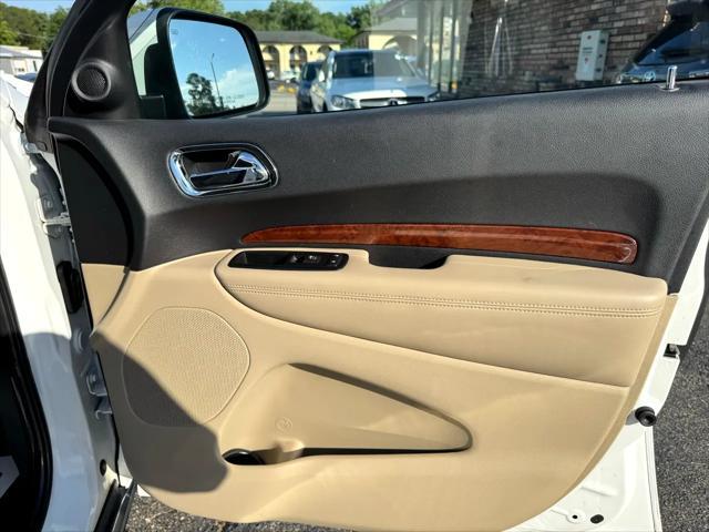 Photo of 2015 Pearl White Dodge Durango