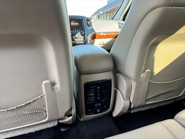 Photo of 2015 Pearl White Dodge Durango