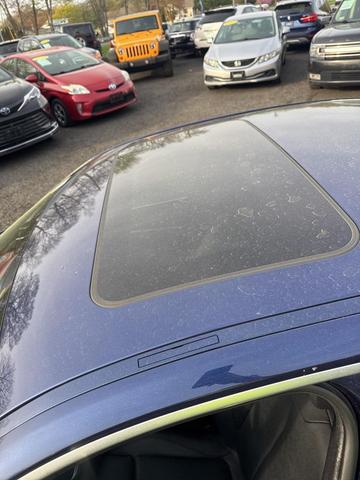 Photo of 2018 Mediterranean Blue Metallic BMW 330