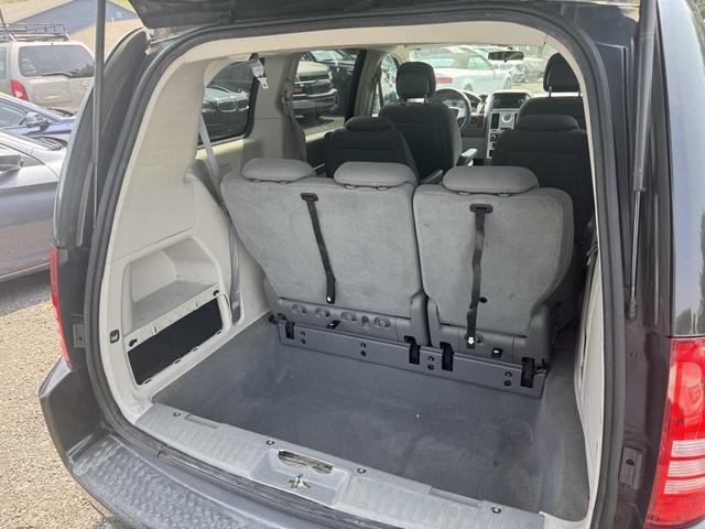 Photo of 2010 Brilliant Black Crystal Pearlcoat Chrysler Town & Country