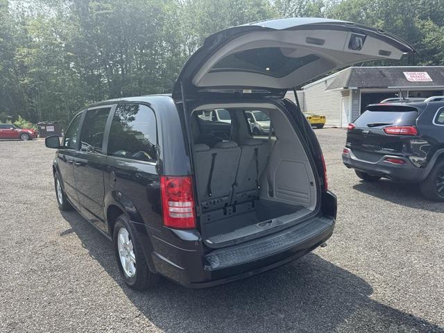 Photo of 2010 Brilliant Black Crystal Pearlcoat Chrysler Town & Country
