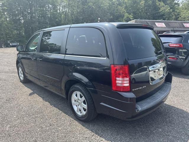 Photo of 2010 Brilliant Black Crystal Pearlcoat Chrysler Town & Country