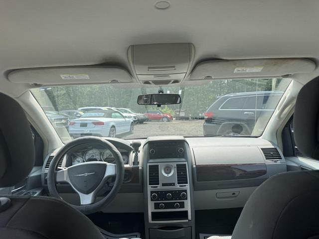 Photo of 2010 Brilliant Black Crystal Pearlcoat Chrysler Town & Country