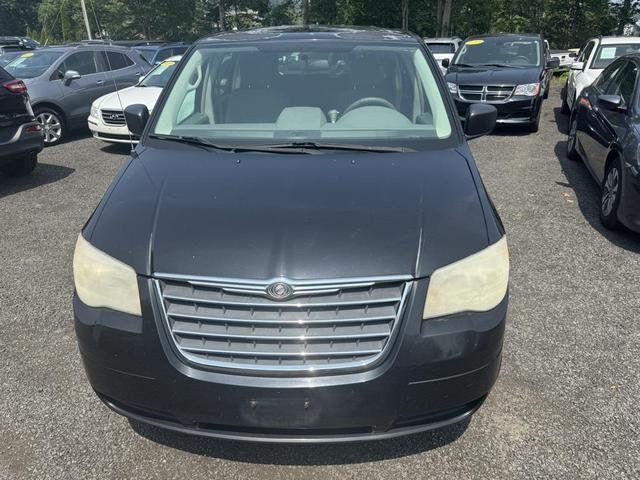 Photo of 2010 Brilliant Black Crystal Pearlcoat Chrysler Town & Country