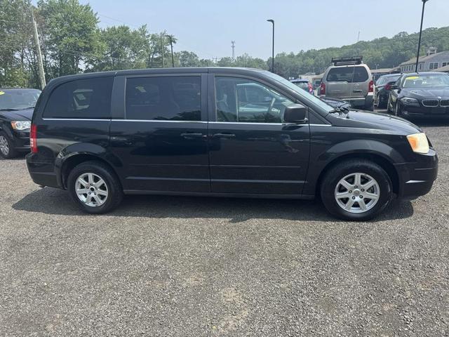 Photo of 2010 Brilliant Black Crystal Pearlcoat Chrysler Town & Country
