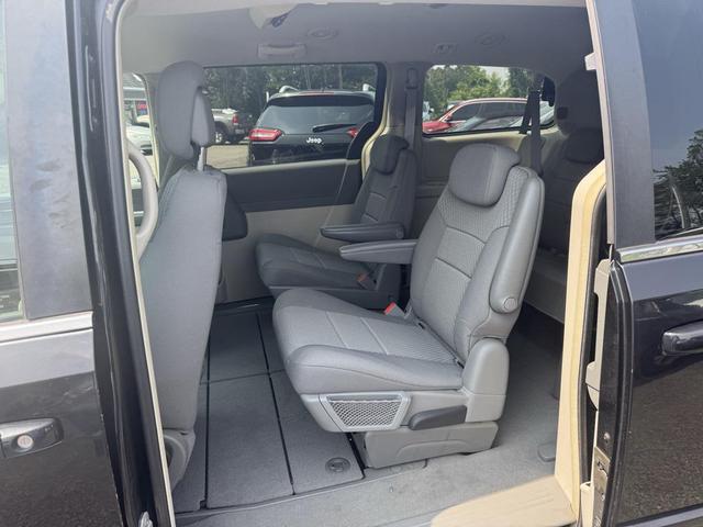 Photo of 2010 Brilliant Black Crystal Pearlcoat Chrysler Town & Country