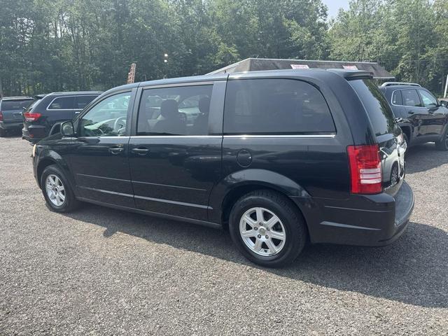 Photo of 2010 Brilliant Black Crystal Pearlcoat Chrysler Town & Country