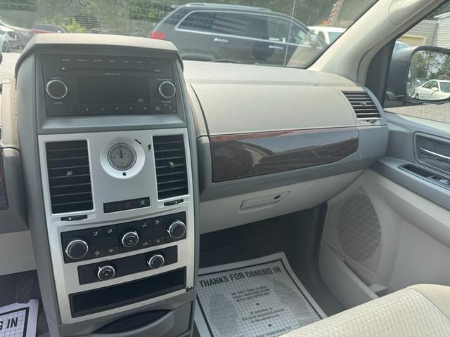 Photo of 2010 Brilliant Black Crystal Pearlcoat Chrysler Town & Country