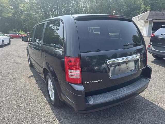 Photo of 2010 Brilliant Black Crystal Pearlcoat Chrysler Town & Country
