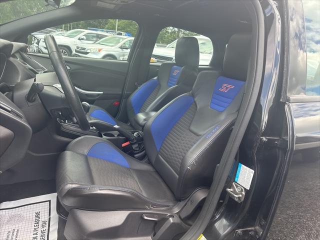 Photo of 2013 Tuxedo Black Metallic Ford Focus ST