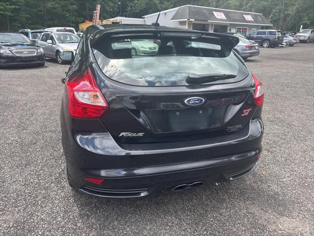 Photo of 2013 Tuxedo Black Metallic Ford Focus ST