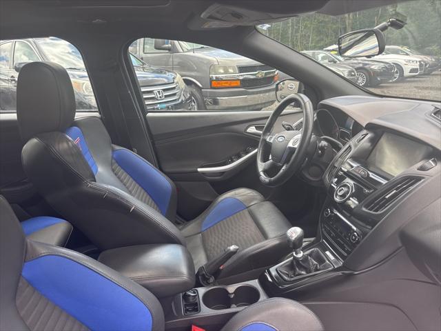 Photo of 2013 Tuxedo Black Metallic Ford Focus ST