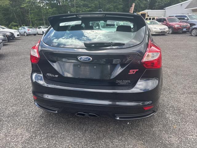 Photo of 2013 Tuxedo Black Metallic Ford Focus ST