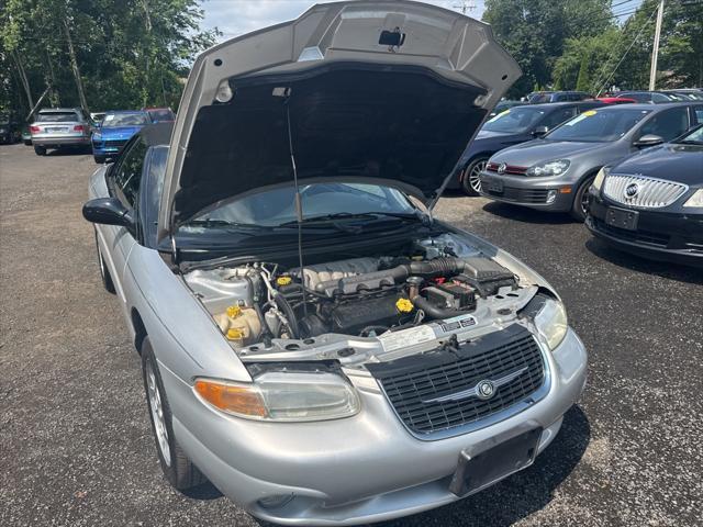 Photo of 2000 Silver Chrysler Sebring