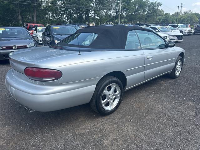 Photo of 2000 Silver Chrysler Sebring