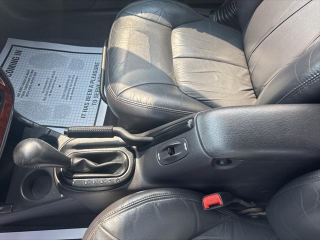 Photo of 2000 Silver Chrysler Sebring