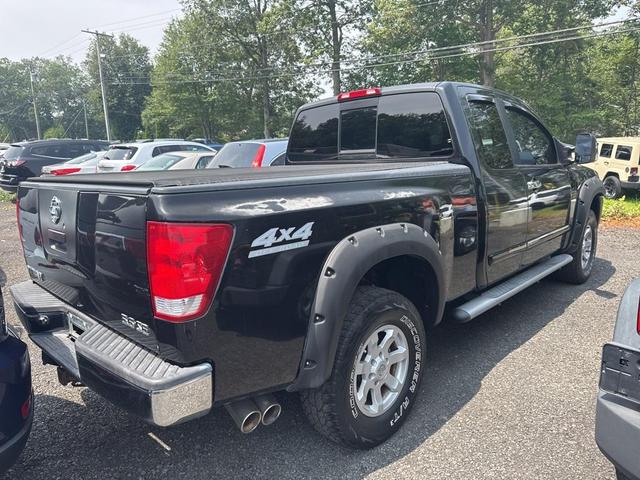 Photo of 2004 Black Nissan Titan
