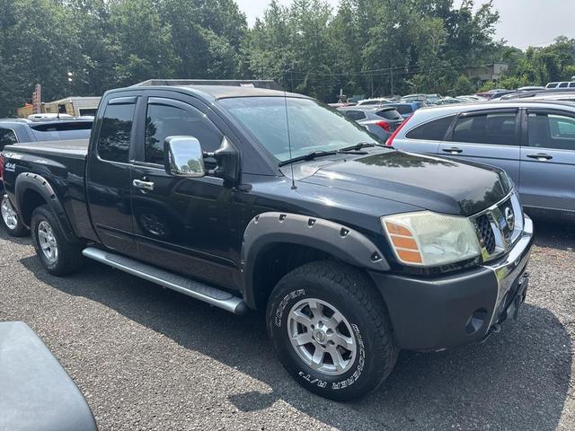 Photo of 2004 Black Nissan Titan