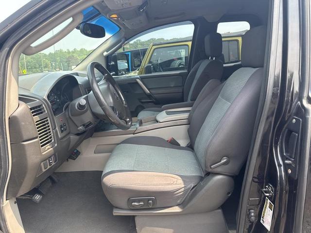 Photo of 2004 Black Nissan Titan