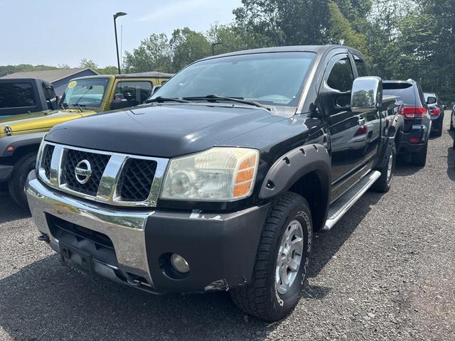 Photo of 2004 Black Nissan Titan