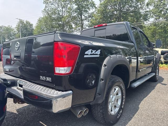 Photo of 2004 Black Nissan Titan
