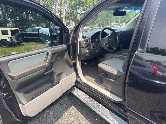 Photo of 2004 Black Nissan Titan
