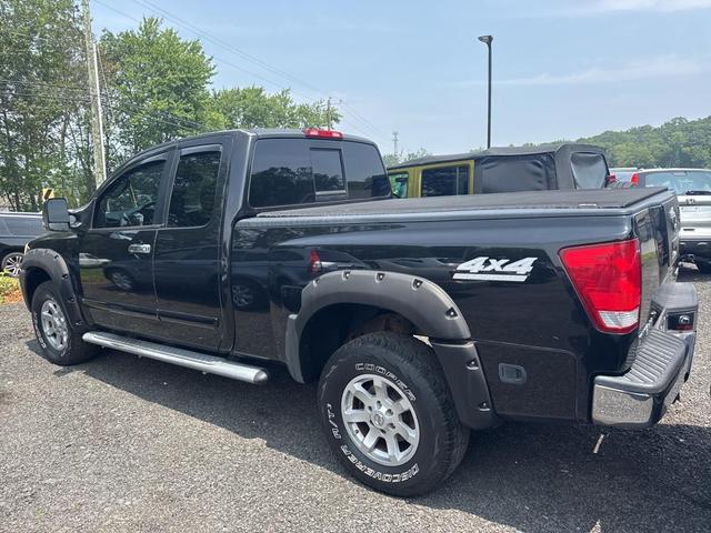Photo of 2004 Black Nissan Titan