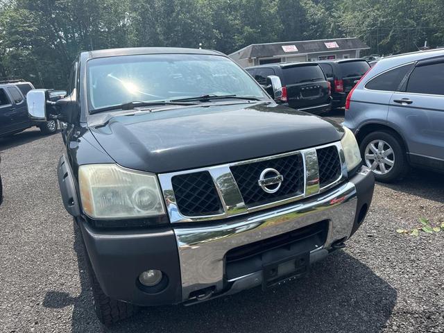 Photo of 2004 Black Nissan Titan