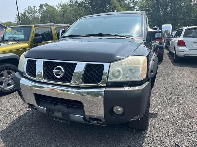 Photo of 2004 Black Nissan Titan