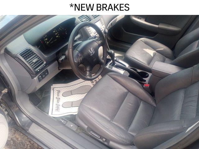 Photo of 2006 Graphite Pearl Honda Accord