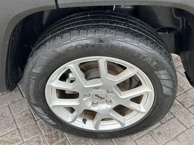 Photo of 2022 Black Clearcoat Jeep Renegade