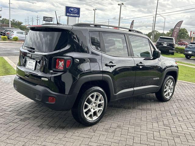 Photo of 2022 Black Clearcoat Jeep Renegade