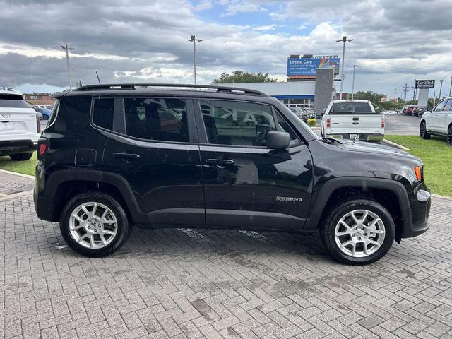 Photo of 2022 Black Clearcoat Jeep Renegade