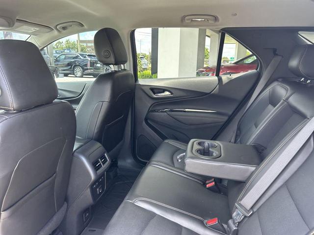 Photo of 2021 Silver Ice Metallic Chevrolet Equinox