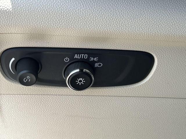 Photo of 2022 Summit White Buick Envision