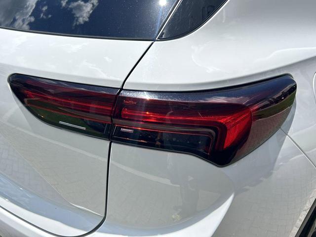 Photo of 2022 Summit White Buick Envision