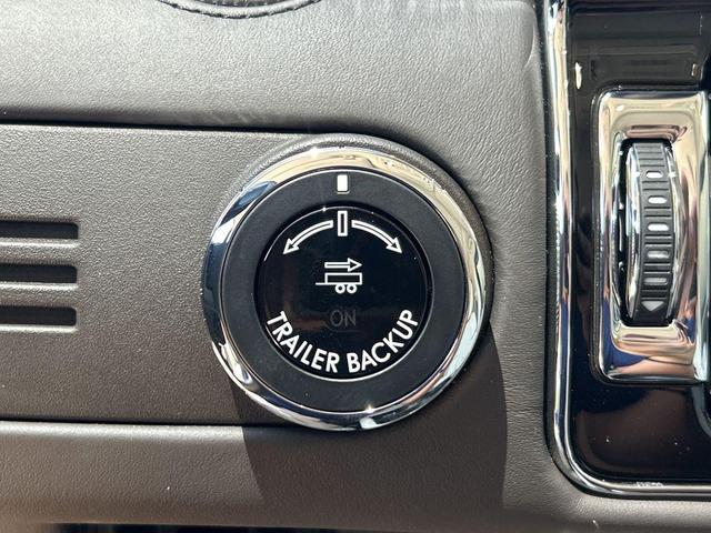 Photo of 2024 Black Metallic Lincoln Navigator