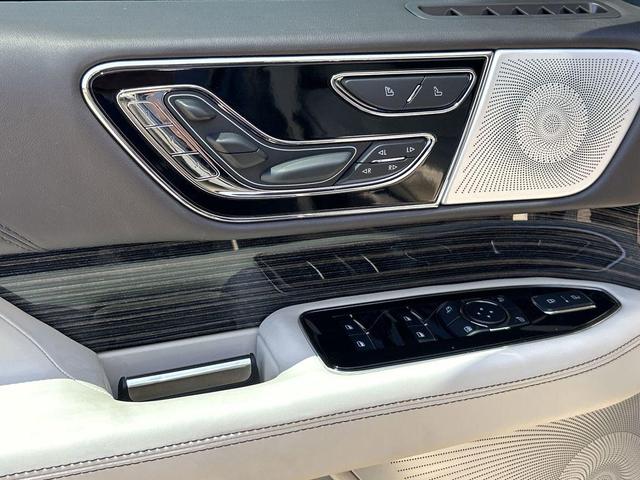 Photo of 2024 Black Metallic Lincoln Navigator