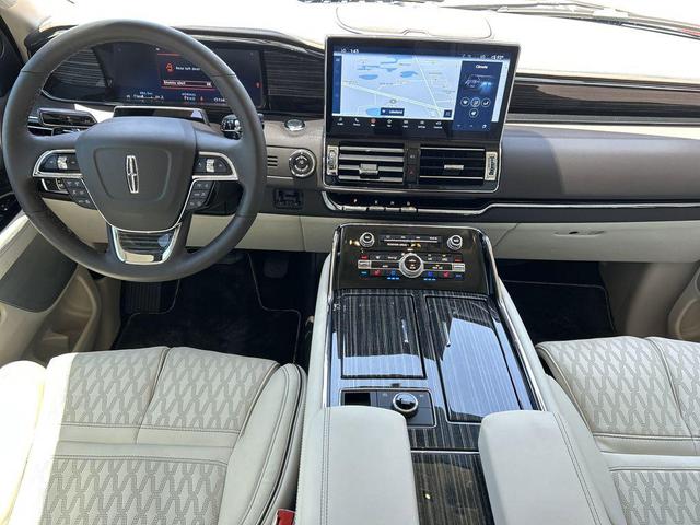 Photo of 2024 Black Metallic Lincoln Navigator