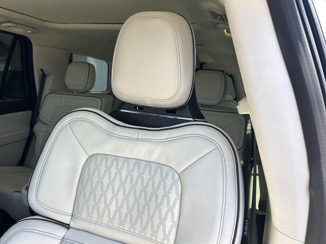 Photo of 2024 Black Metallic Lincoln Navigator