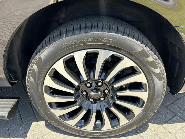 Photo of 2024 Black Metallic Lincoln Navigator