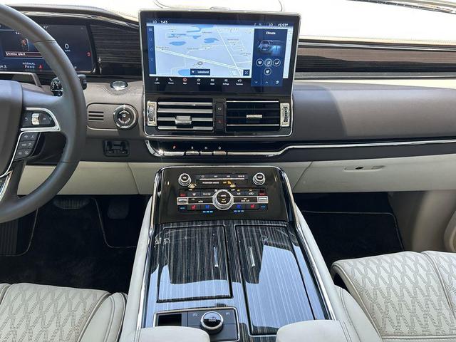 Photo of 2024 Black Metallic Lincoln Navigator