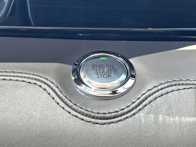 Photo of 2024 Black Metallic Lincoln Navigator