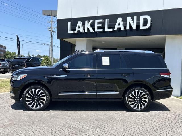 Photo of 2024 Black Metallic Lincoln Navigator