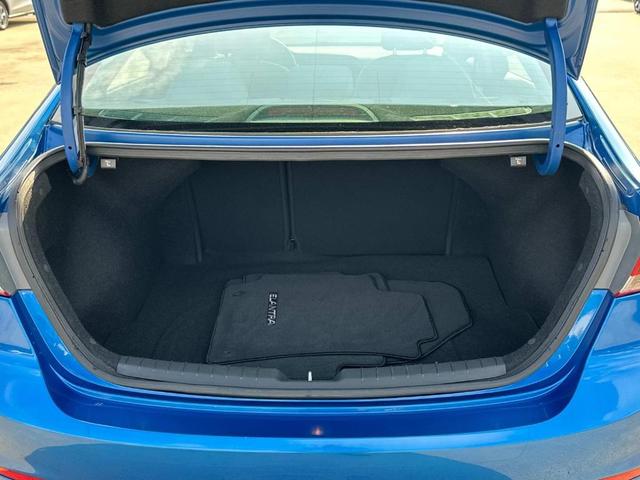 Photo of 2018 Electric Blue Hyundai ELANTRA