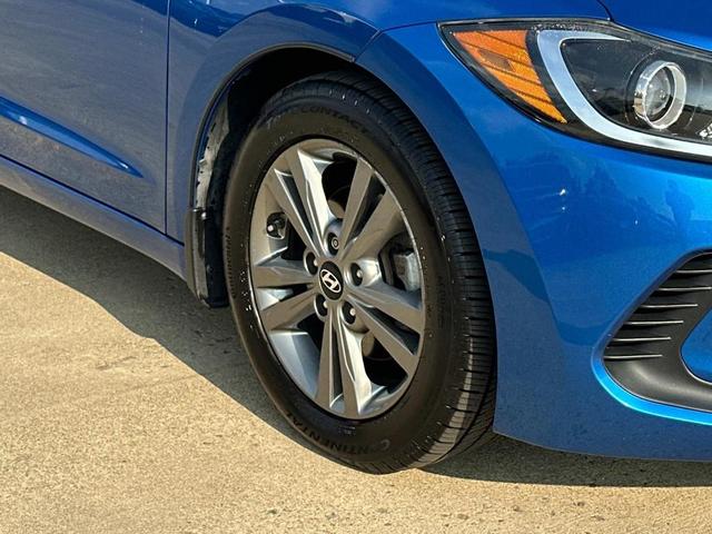 Photo of 2018 Electric Blue Hyundai ELANTRA