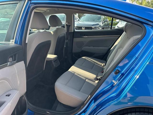 Photo of 2018 Electric Blue Hyundai ELANTRA