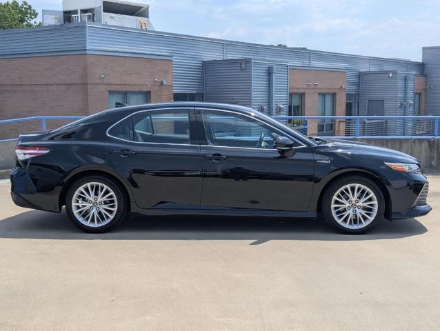 Photo of 2018 Midnight Black Toyota Camry Hybrid