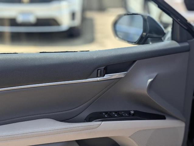 Photo of 2018 Midnight Black Toyota Camry Hybrid